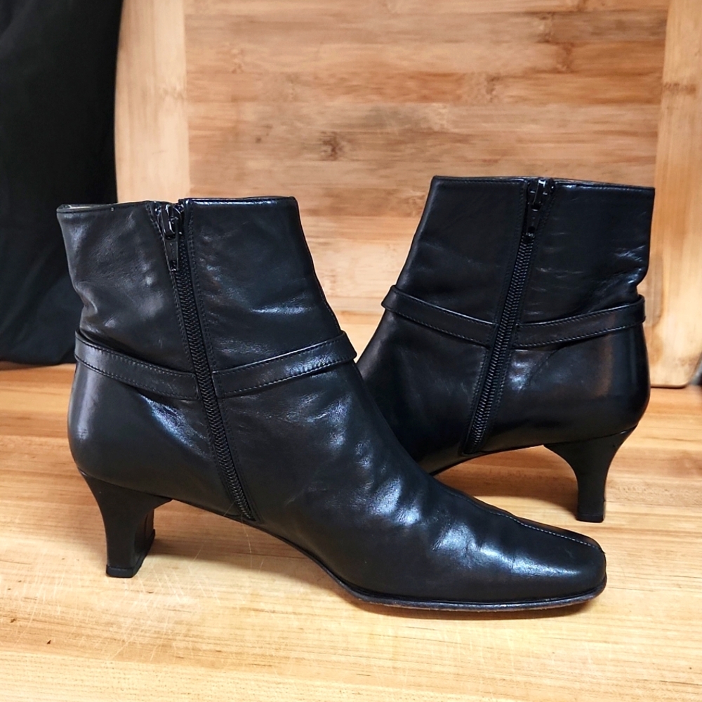 Salvatore Ferragamo Italian black leather Vintage used boots size 6.5 - Picture 3 of 16